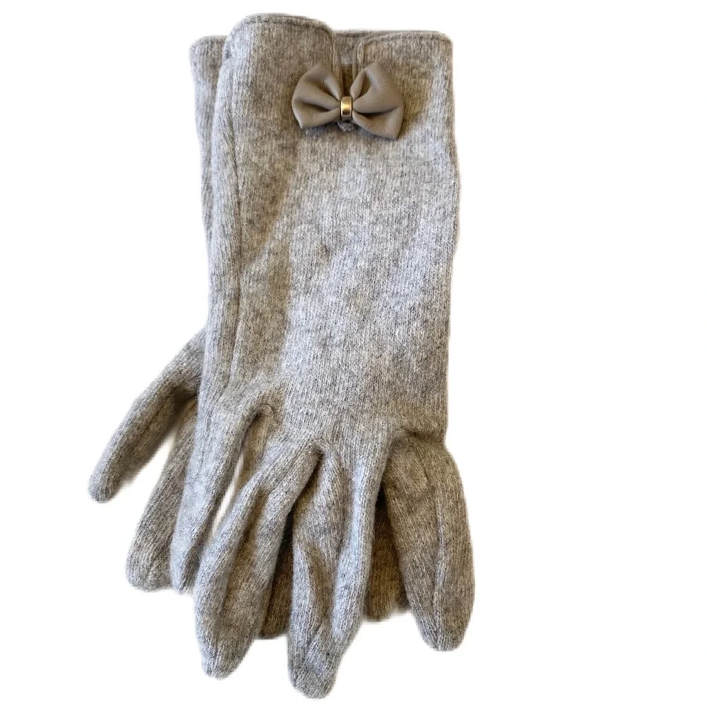 Elegant Gray Women's Wool Blend Gloves ✨